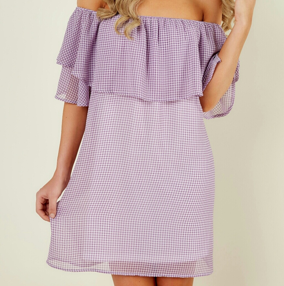 Aura, Red dress boutique